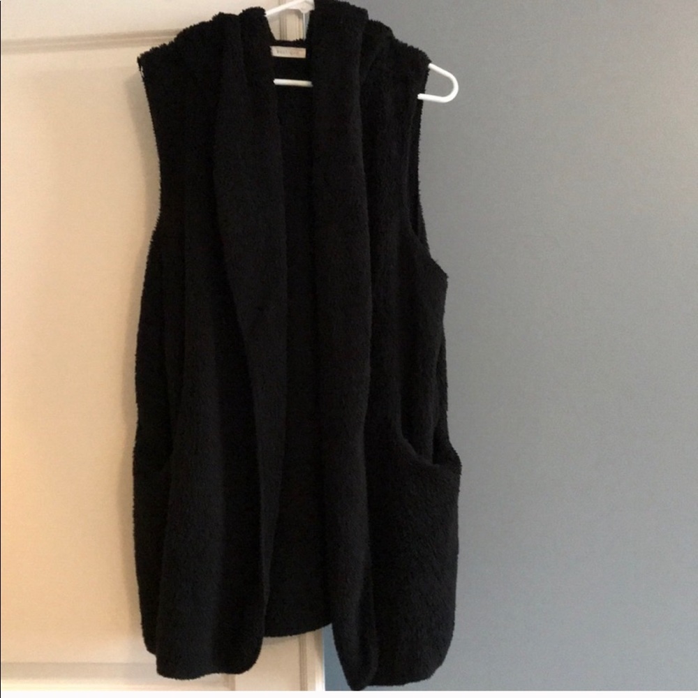 Vestique Black Hooded Super Soft Vest